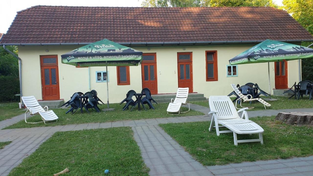 Aqua Hostel Siofok Exterior photo